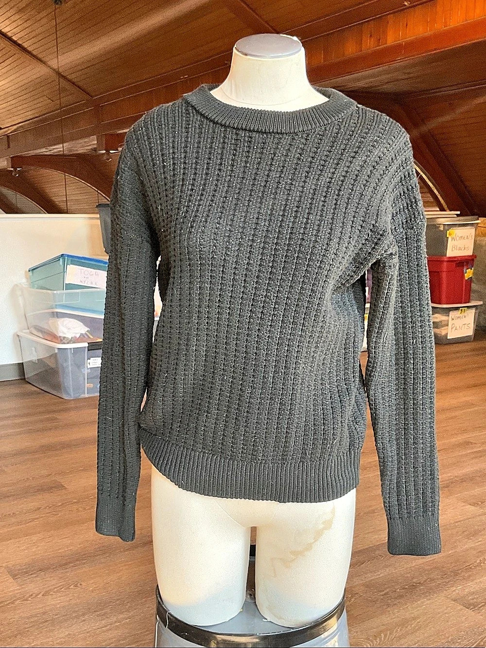 Time and Tru Ribbed Crewneck Sweater Size Medium Black Like New